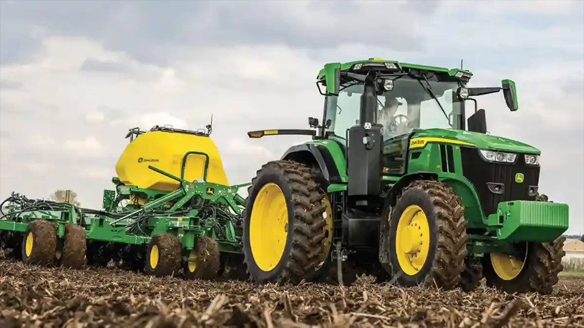 7 Series Row Crop Tractors