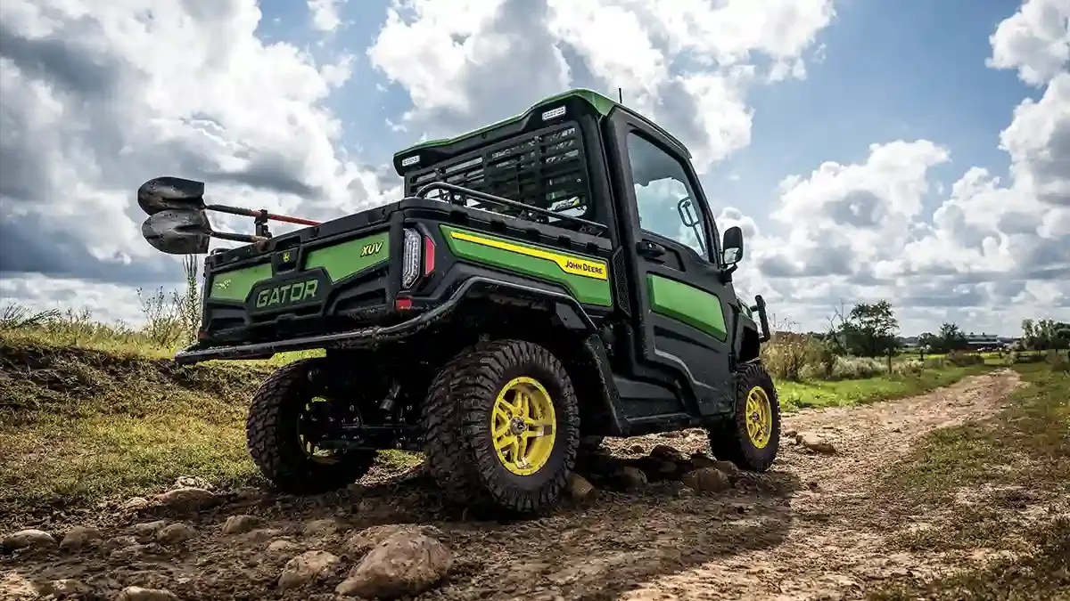Full-Size Crossover Gator Utility Vehicles
