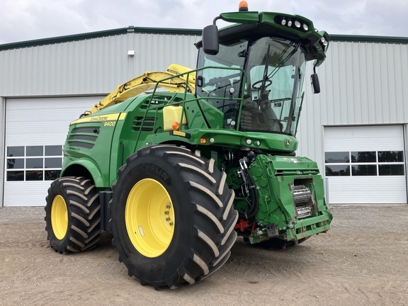 2022 John Deere 8400