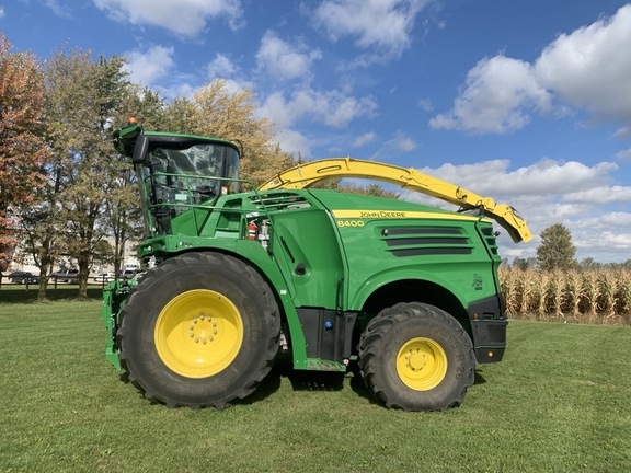 2022 John Deere 8400