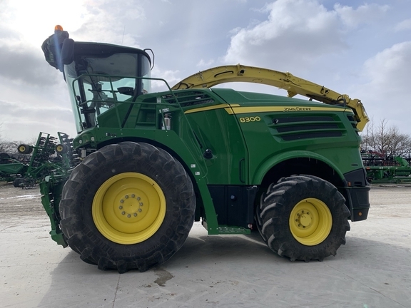 2018 John Deere 8300