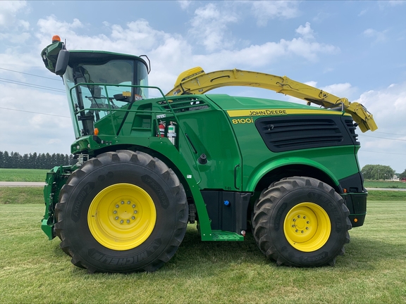 2023 John Deere 8100