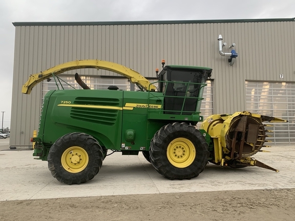 2008 John Deere 7250